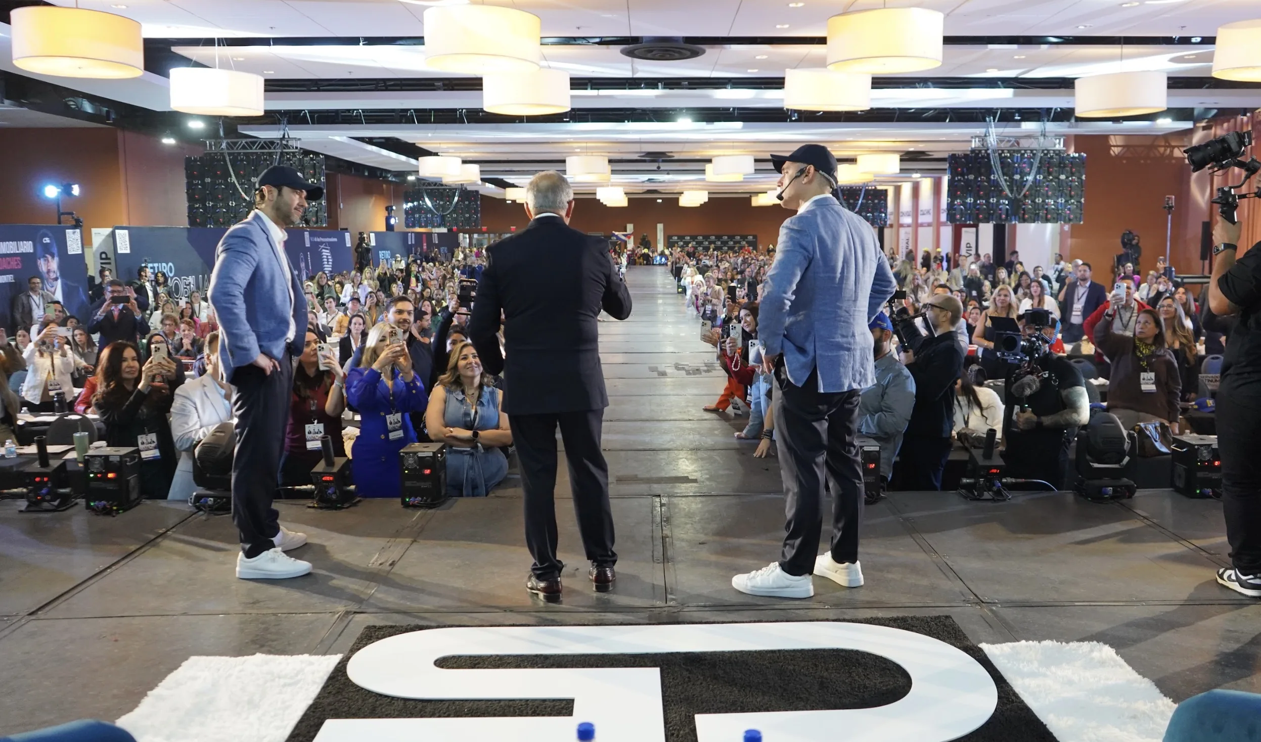 Coaches y comunidad de Retiro Inmobiliario 2026 — el evento de bienes raíces en español más importante del mundo, organizado por C5 Global en Miami.